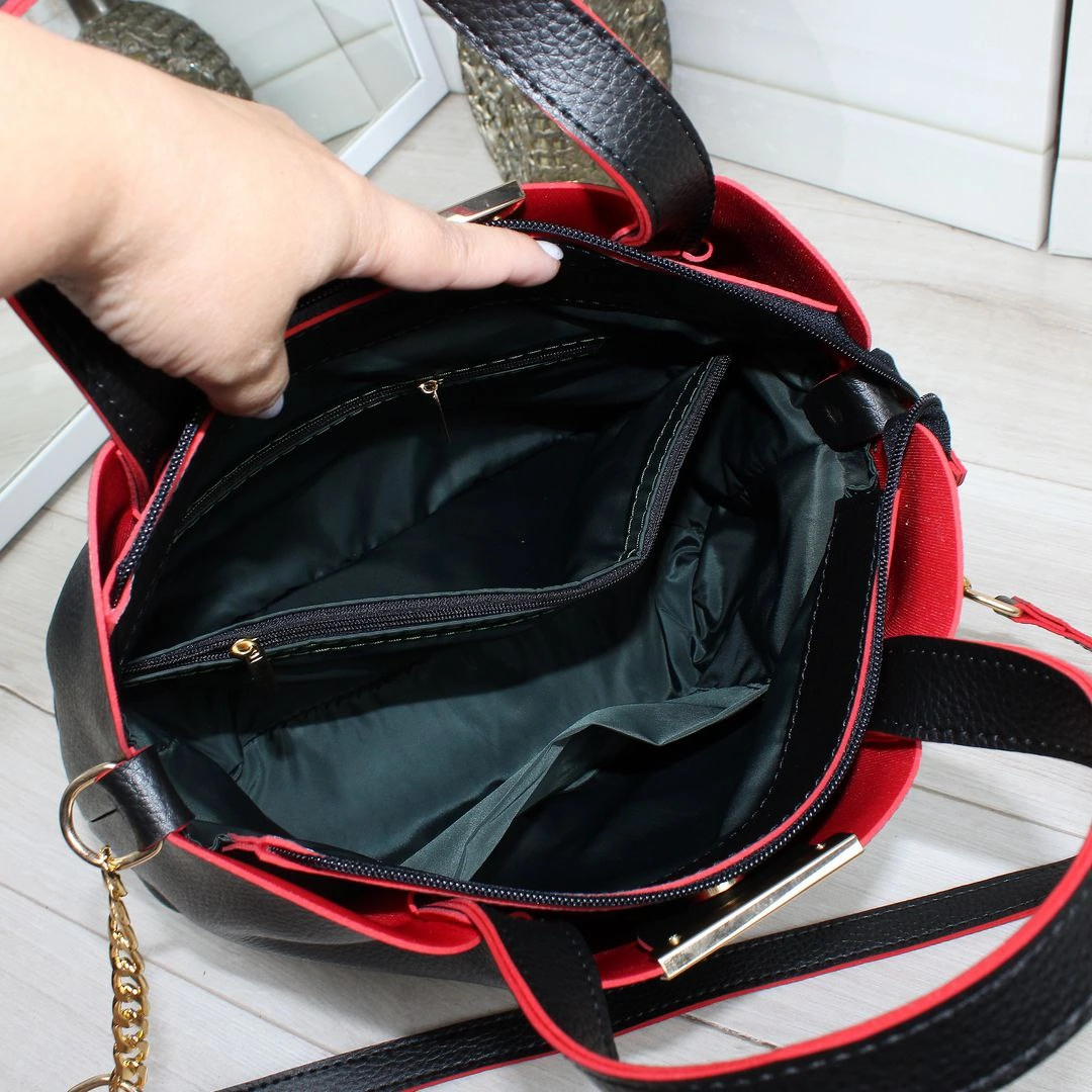 Сумка чорна з червоним класична енергійна для міста